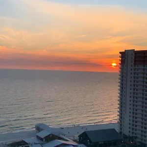 https://laketown-wharf-1717.panamacity-beachhotels.com